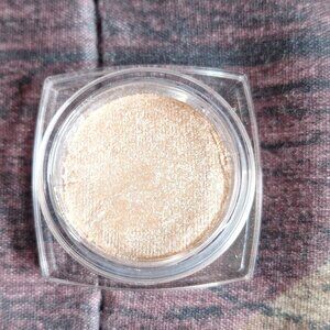 ✨ L’Oréal Infallible 24HR Eyeshadow – Hourglass Beige ✨